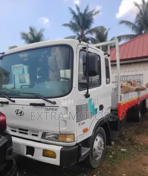 2005 Hyundai 5 Ton Truck - 6.0L Diesel