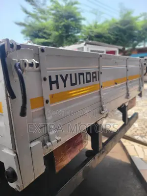 2005 Hyundai Gold 5 Ton Truck - 7.6L Diesel