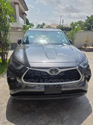 2022 Toyota Highlander XLE Gray