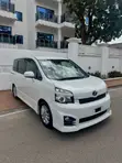 Toyota Voxy X 2WD 8-Seater 2012 White - 3