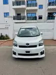 Toyota Voxy X 2WD 8-Seater 2012 White - 4