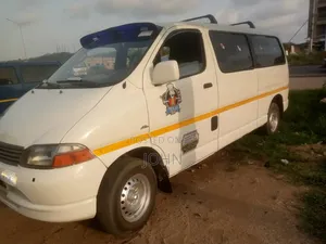 Toyota HiAce 2003 White
